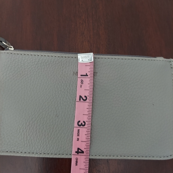 NWOT Nine West Gray Wristlet - Picture 14 of 17